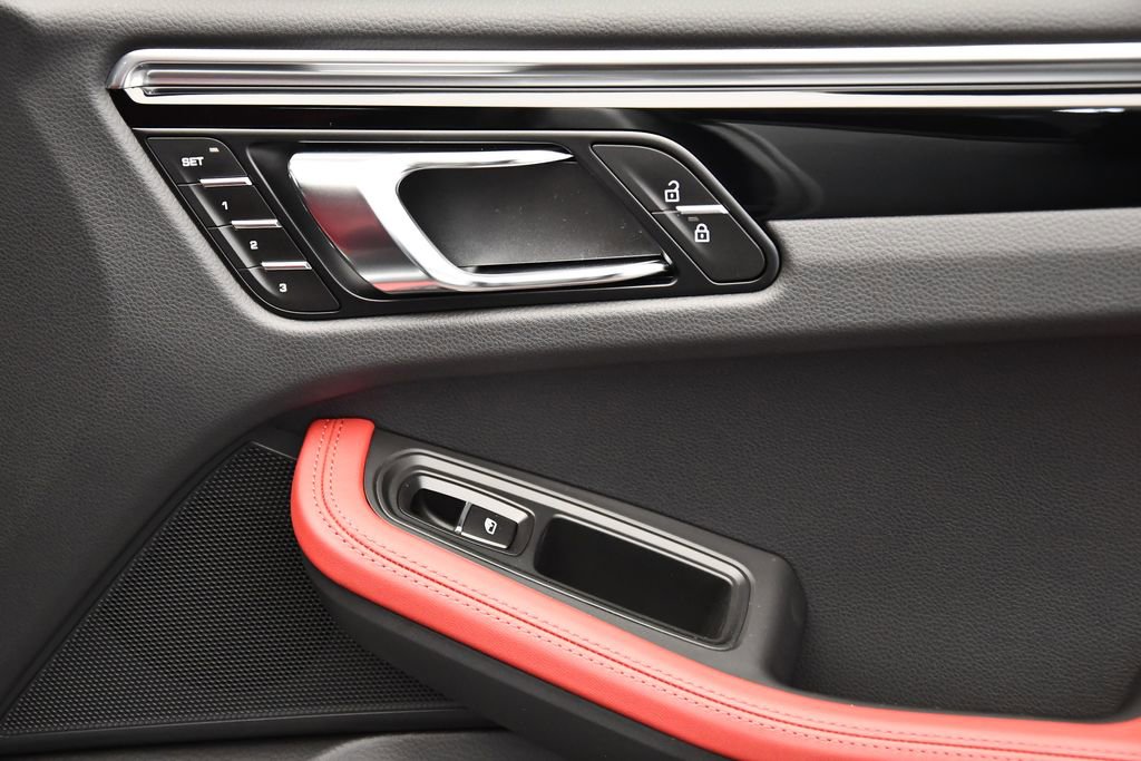 Used 2025 Porsche Macan Turbo image 49