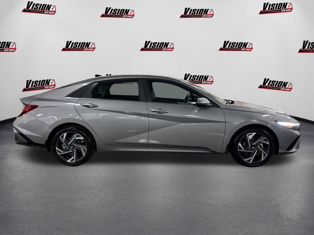New 2026 Hyundai Elantra Limited FWD image 4