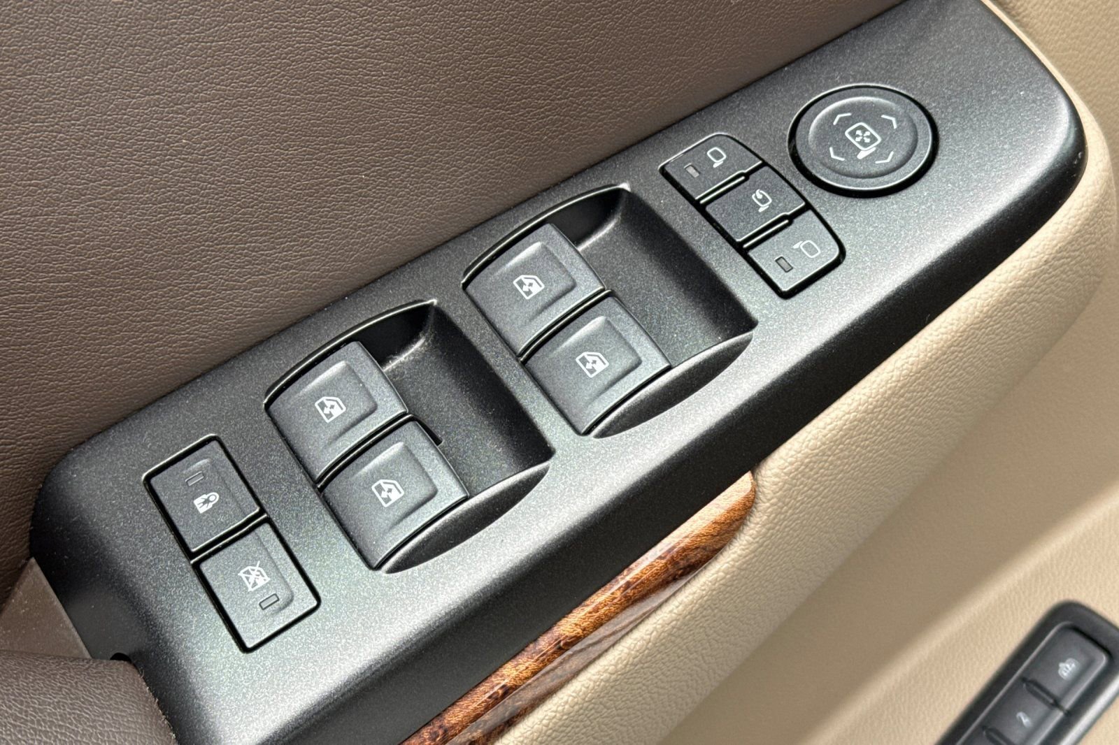 Used 2020 Chevrolet Suburban Premier w/ Max Trailering Package image 13