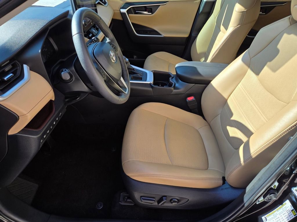 Used 2023 Toyota RAV4 Limited image 12