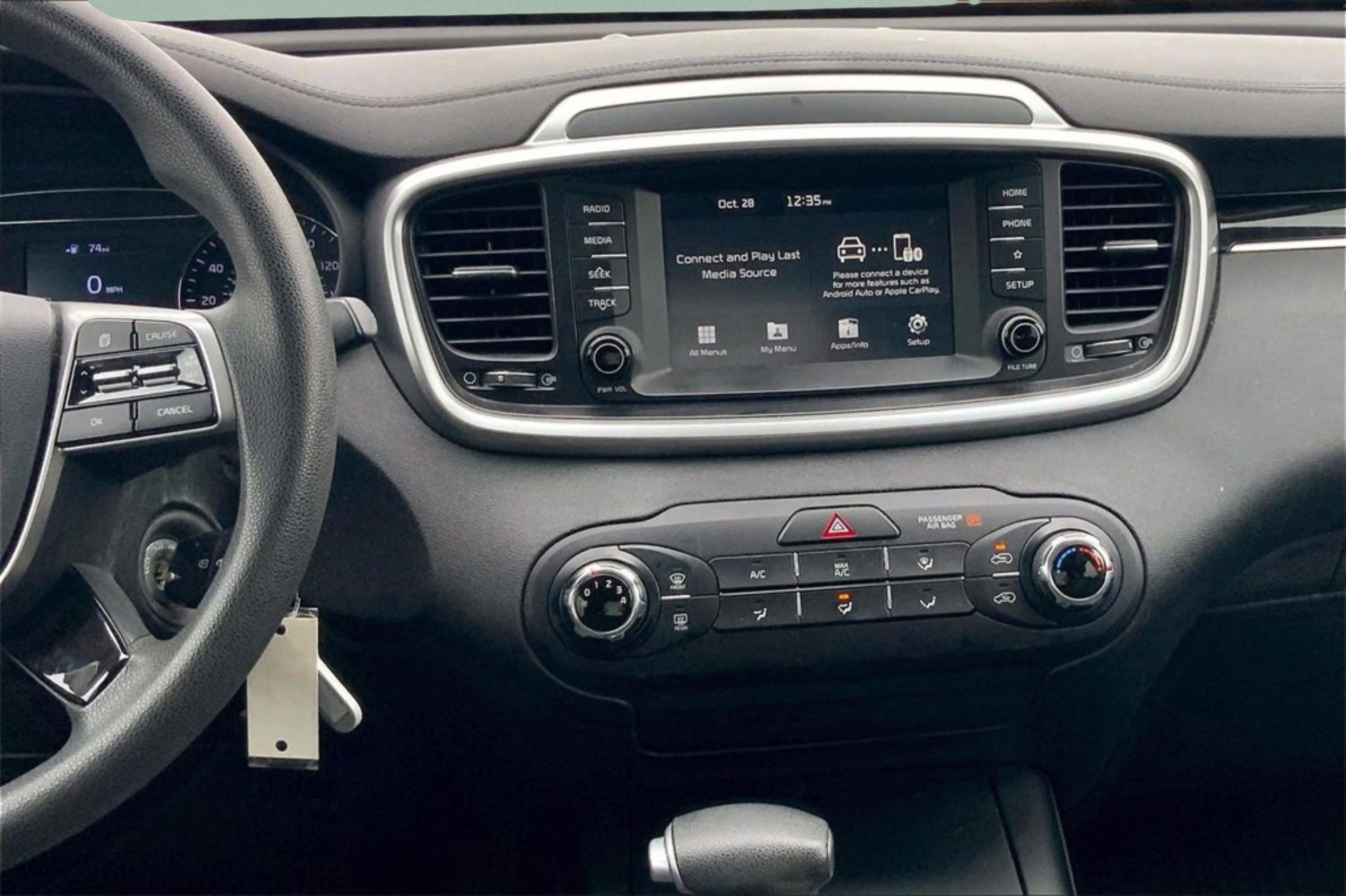 Used 2020 Kia Sorento LX image 9