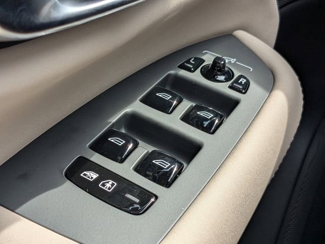 New 2025 Volvo XC90 B5 Core w/ Protection Package Premier image 31