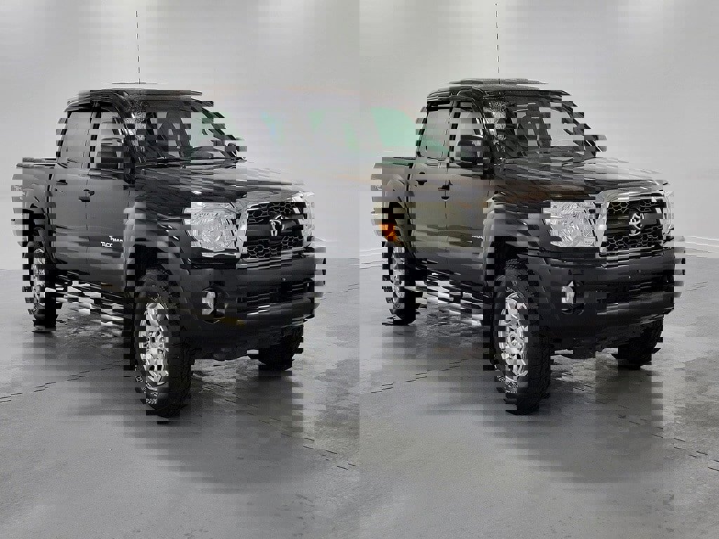 Used 2011 Toyota Tacoma Base image 2