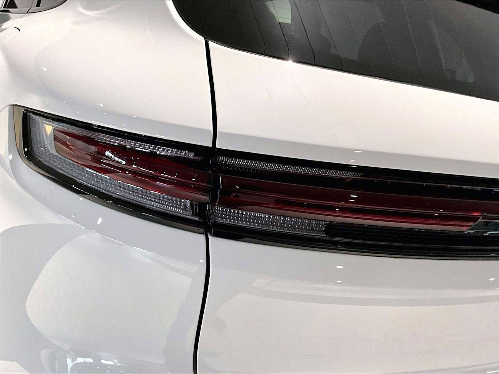 Used 2025 Porsche Cayenne S image 33