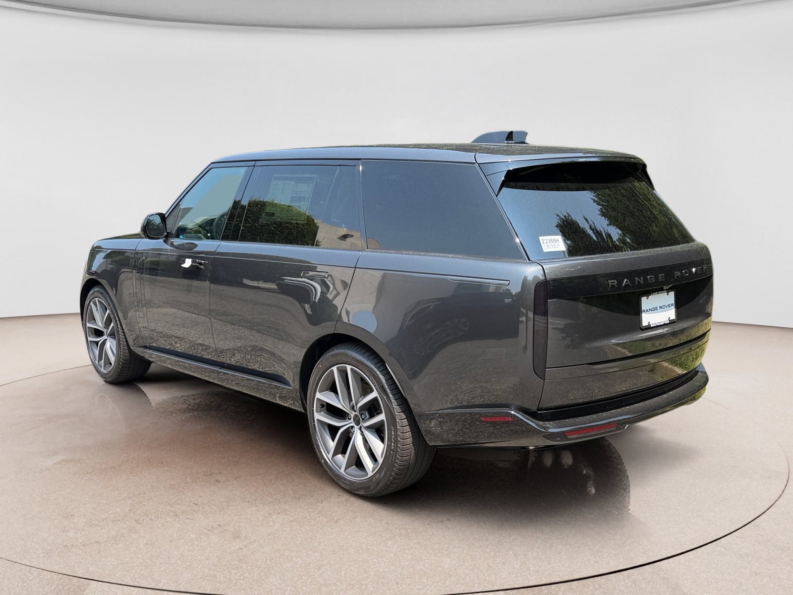 New 2026 Land Rover Range Rover Long Wheelbase SE AWD/4WD image 2