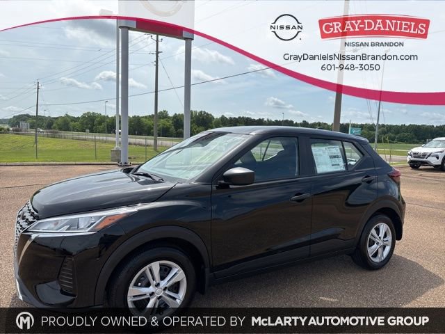 New 2025 Nissan Kicks Play S