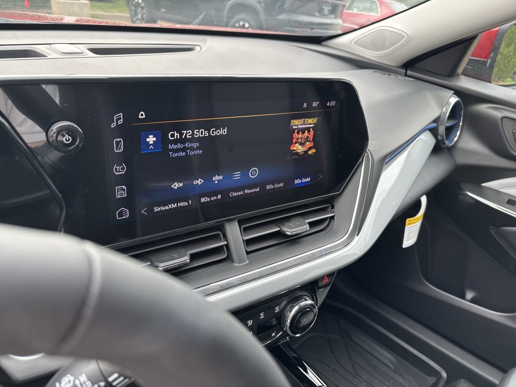 New 2026 Chevrolet Trax LT w/ Sunroof Package FWD image 15
