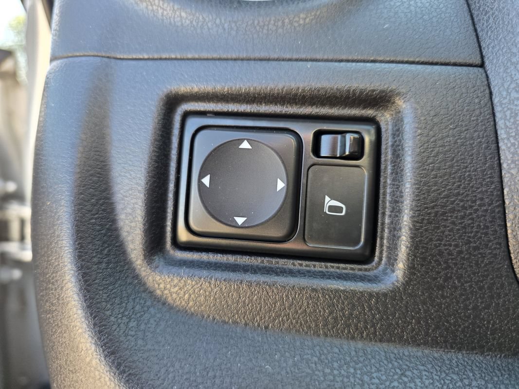 Used 2014 Nissan Versa Note SV FWD image 30