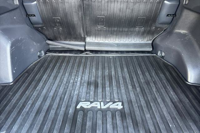 Certified 2021 Toyota RAV4 XLE w/ XLE Grade Weather Package AWD/4WD image 15