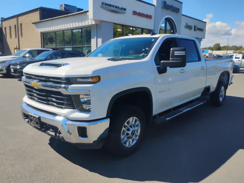 Used 2026 Chevrolet Silverado 2500 LT AWD/4WD image 3