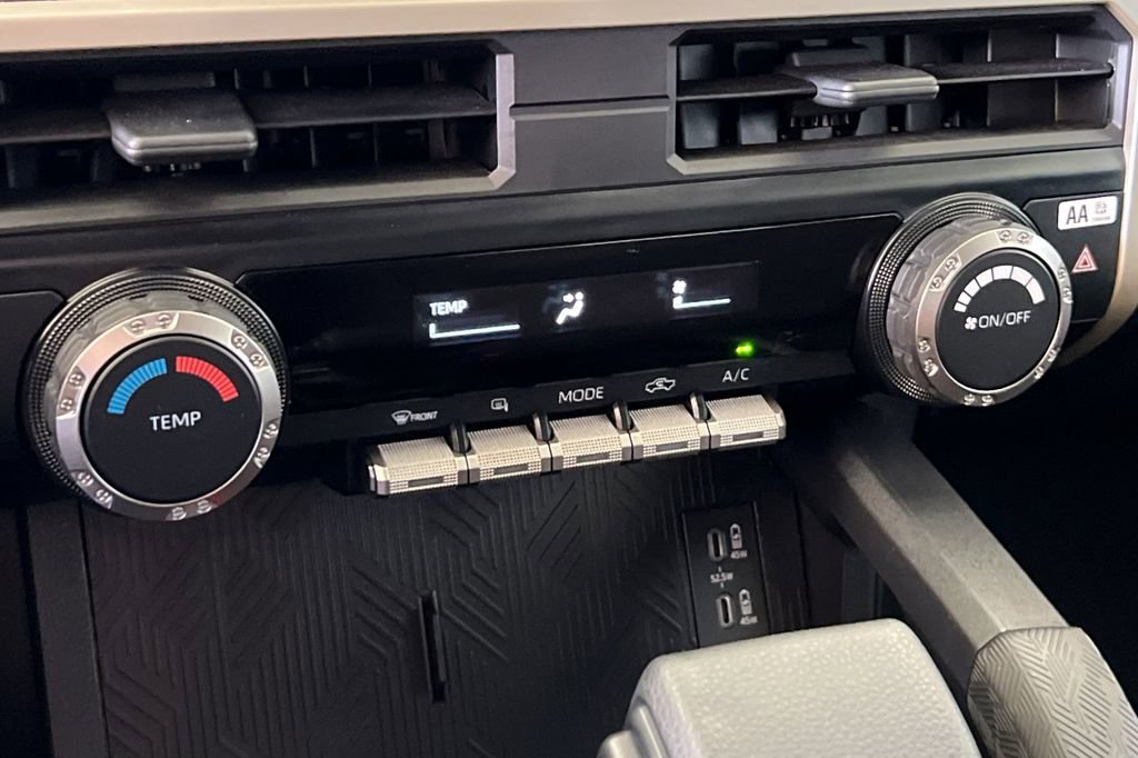 Certified 2025 Toyota Tacoma SR5 AWD/4WD image 23