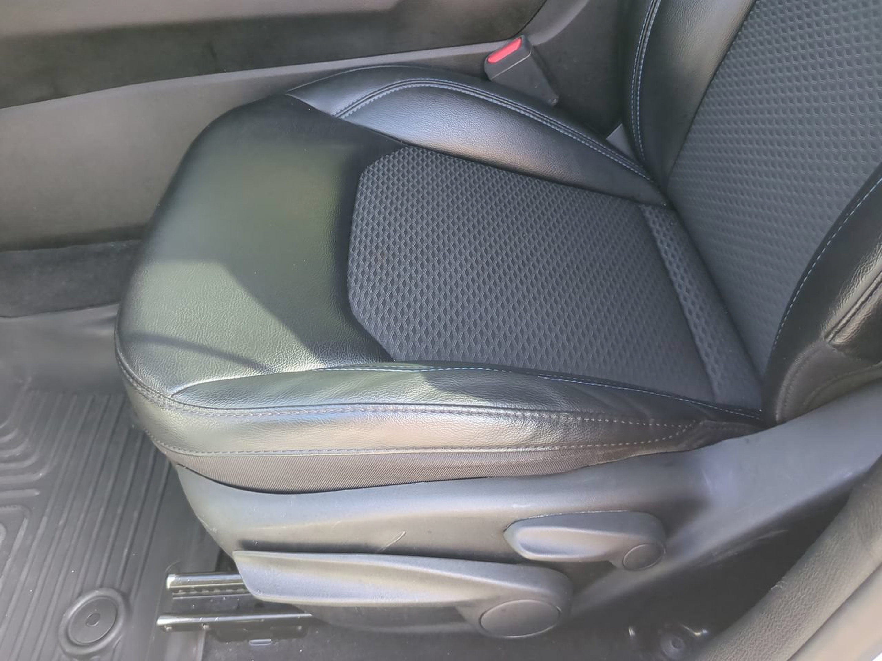 Used 2022 Jeep Compass Latitude FWD image 15