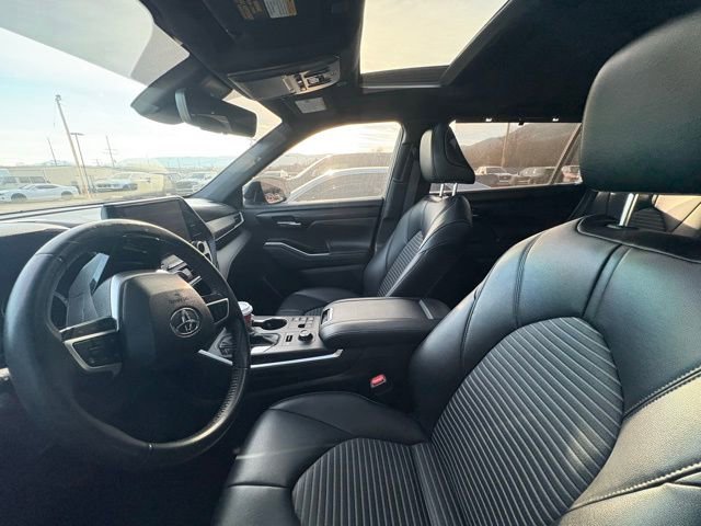 Used 2023 Toyota Highlander L image 7