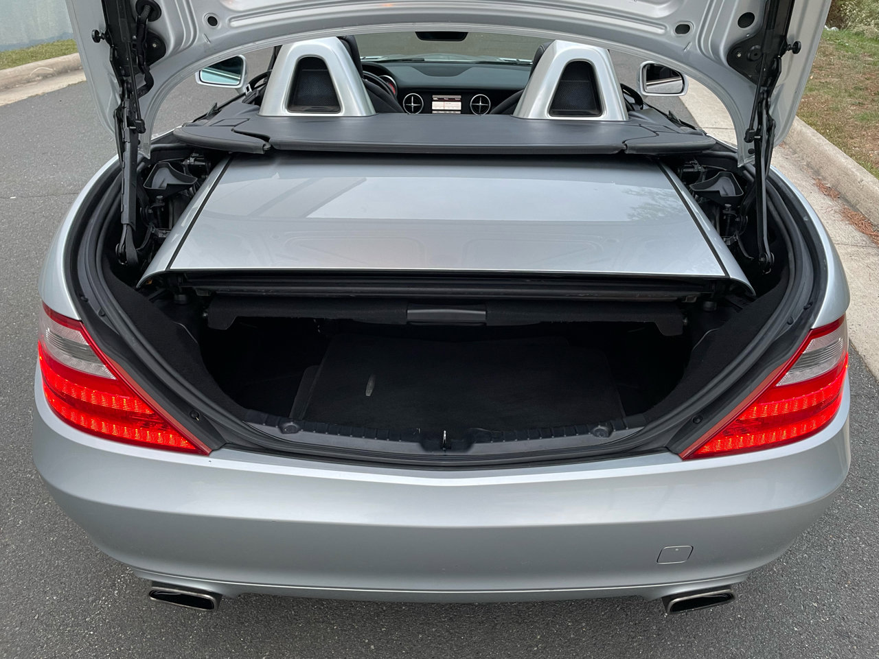 Used 2013 Mercedes-Benz SLK 250 image 26