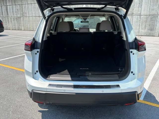 Certified 2025 Nissan Rogue SV AWD/4WD image 7