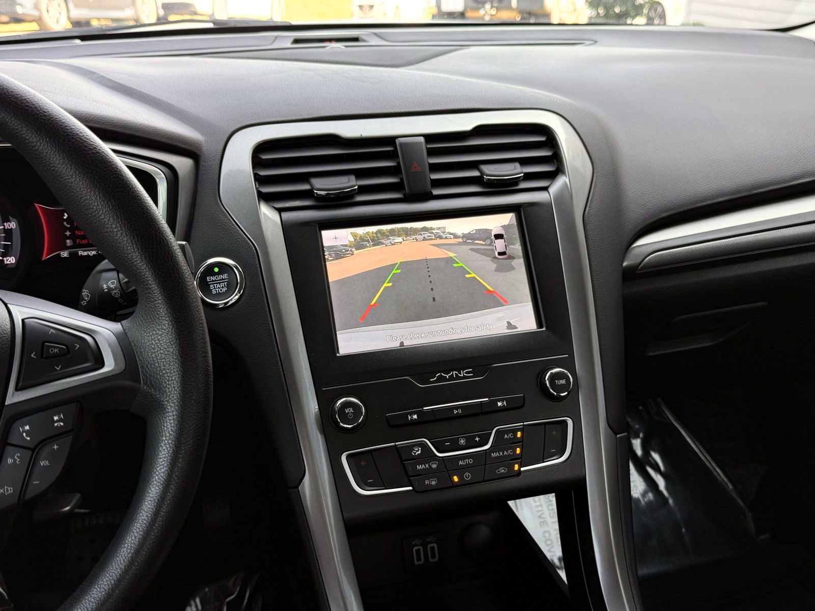 Used 2020 Ford Fusion SE FWD image 33