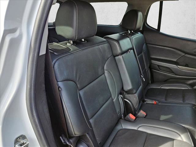 Used 2023 GMC Acadia SLT image 25