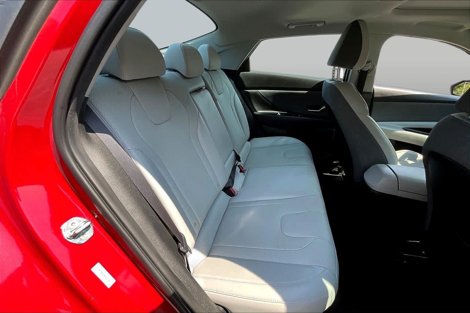 Used 2022 Hyundai Elantra Limited FWD image 21