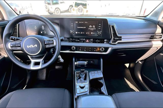Used 2024 Kia Sportage LX image 7