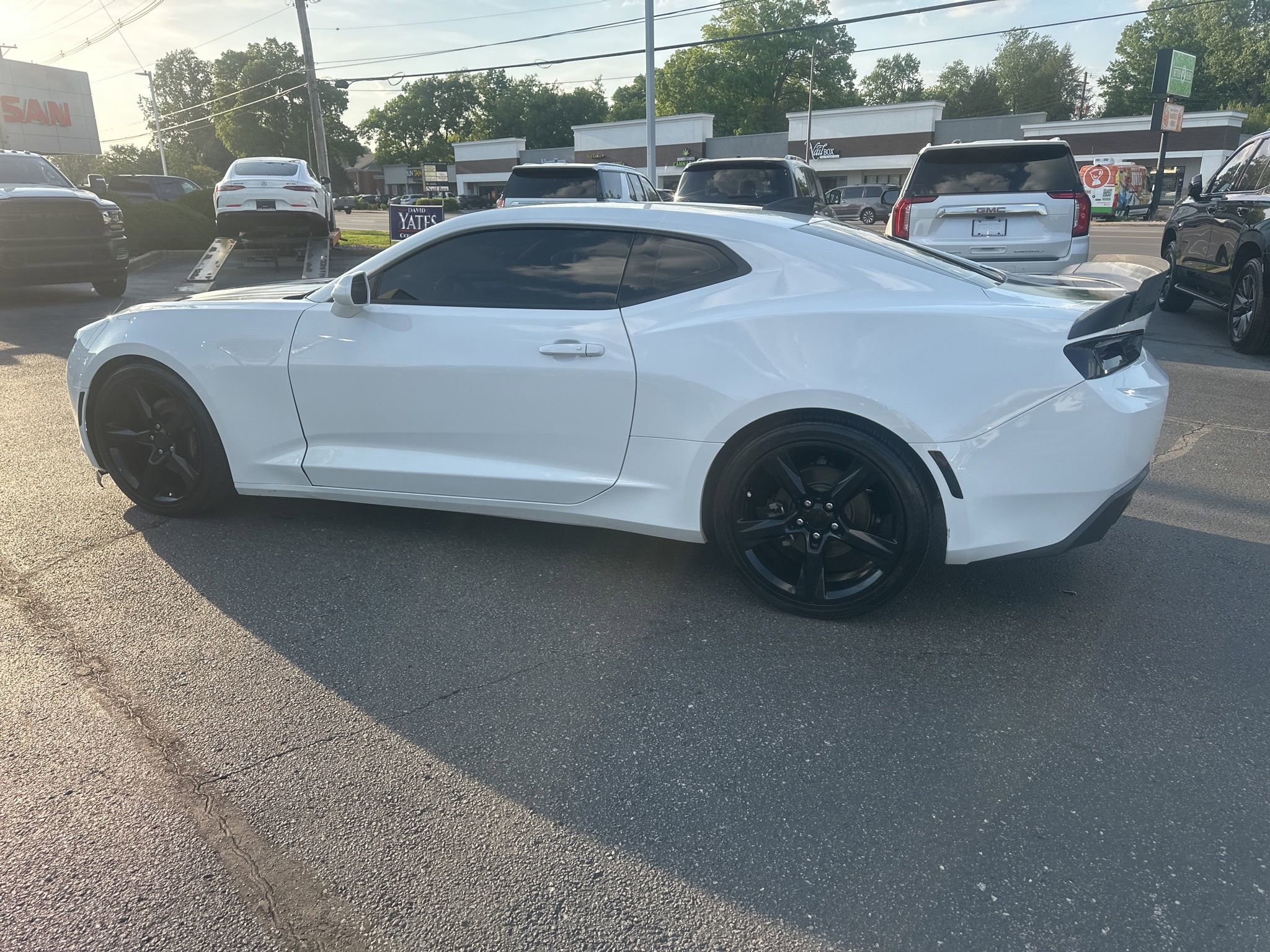 Used 2017 Chevrolet Camaro LT w/ Technology Package RWD image 4
