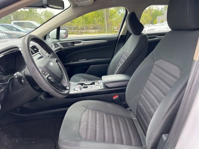Used 2020 Ford Fusion SE FWD image 14