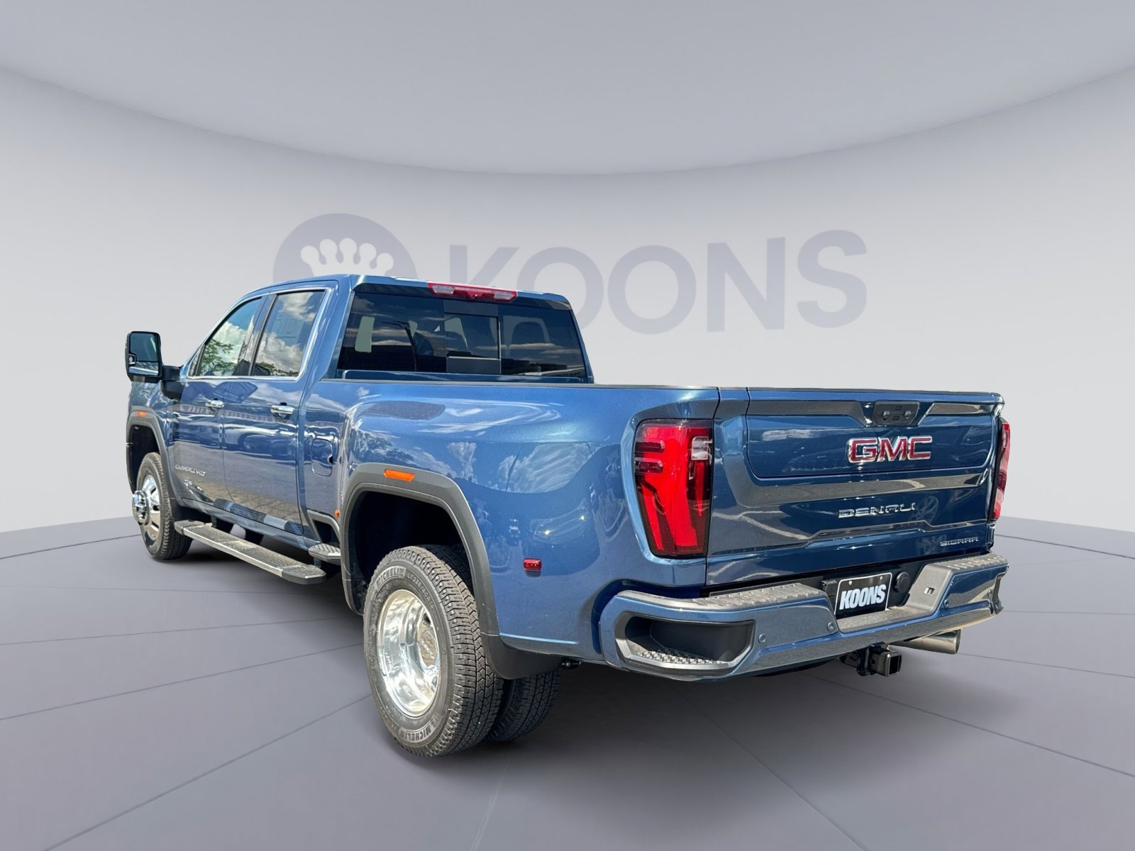 New 2026 GMC Sierra 3500 Denali w/ Denali Reserve Package AWD/4WD image 4