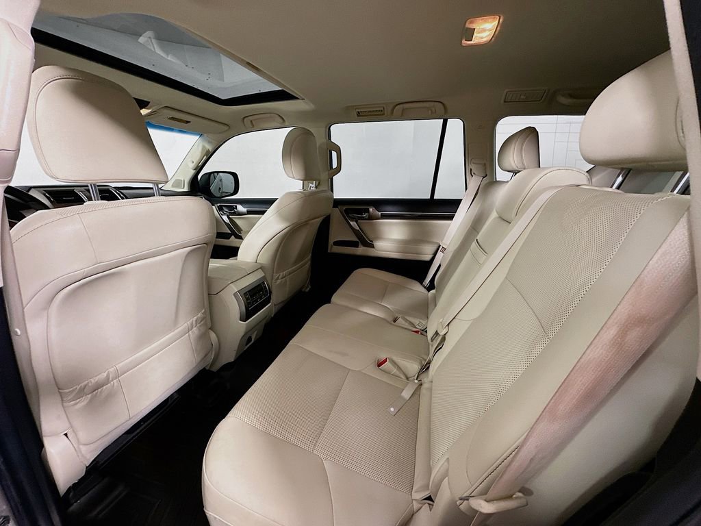 Used 2021 Lexus GX 460 Premium w/ Premium Package image 4