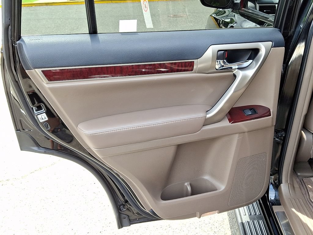 Used 2018 Lexus GX 460 Premium w/ Premium Package AWD/4WD image 10
