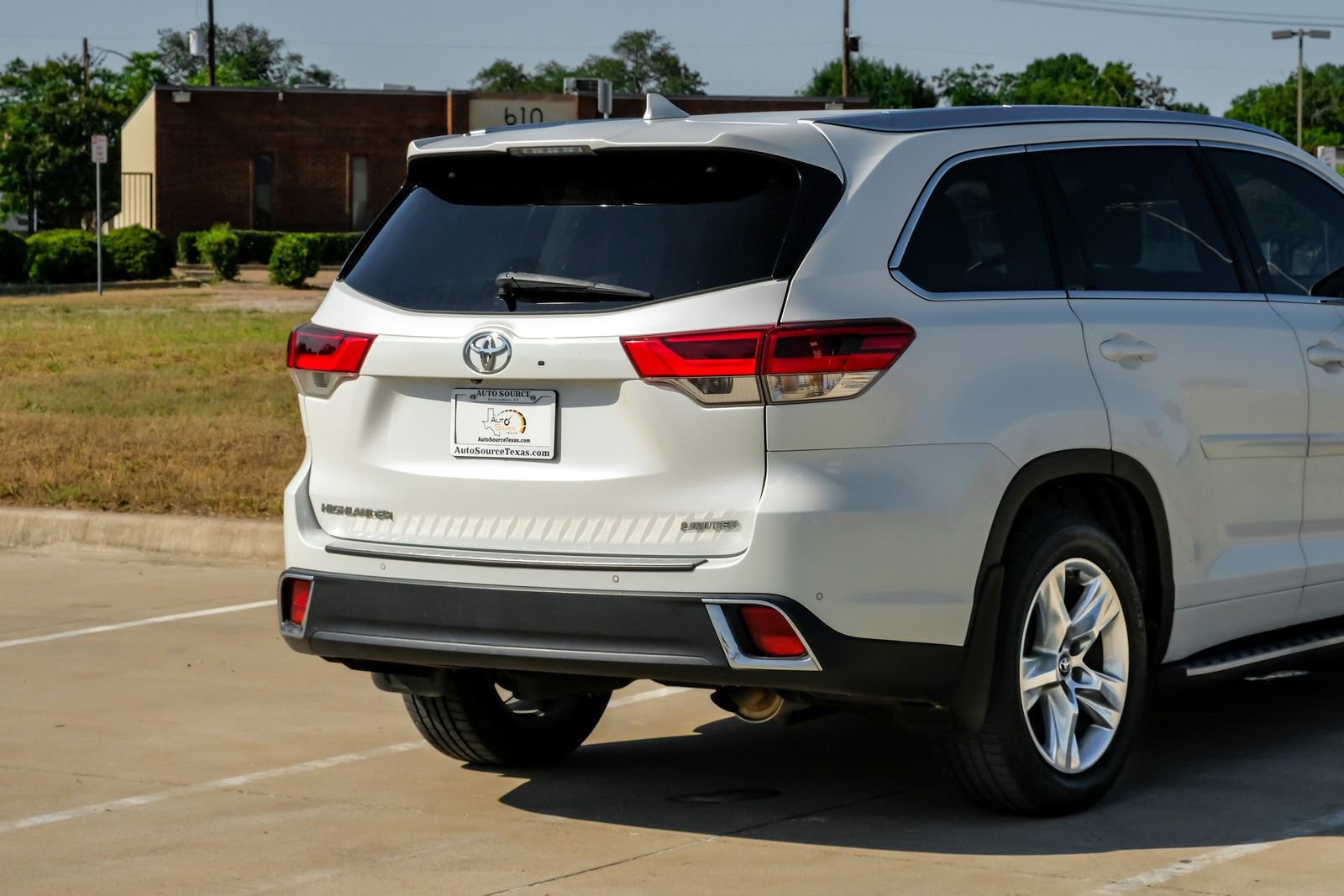 Used 2019 Toyota Highlander Limited FWD image 11