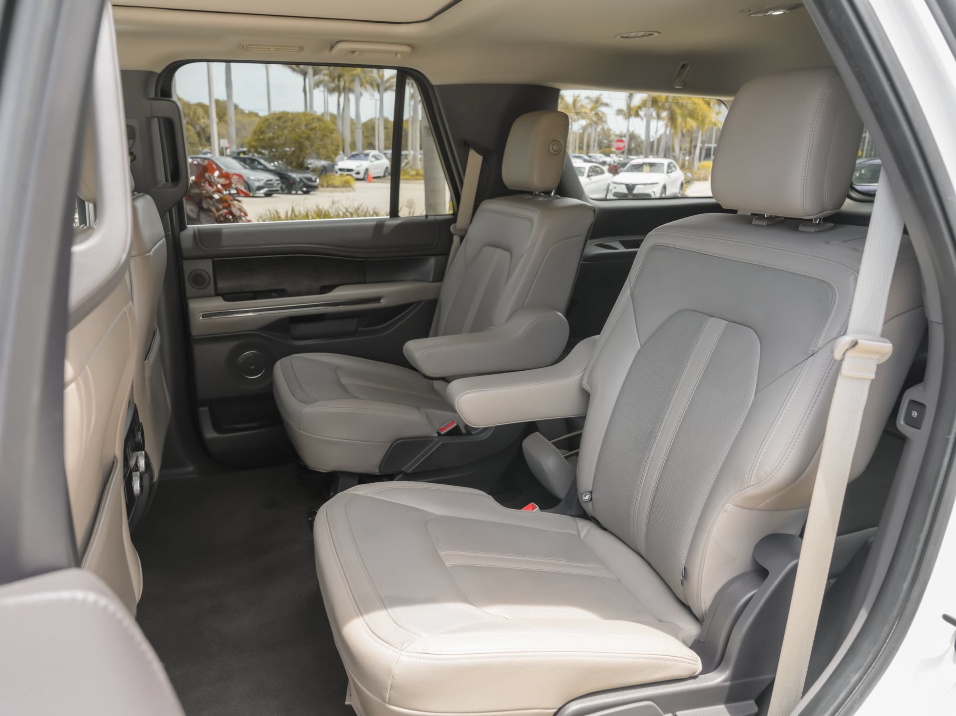 Used 2019 Ford Expedition Limited w/ Equipment Group 301A RWD image 34