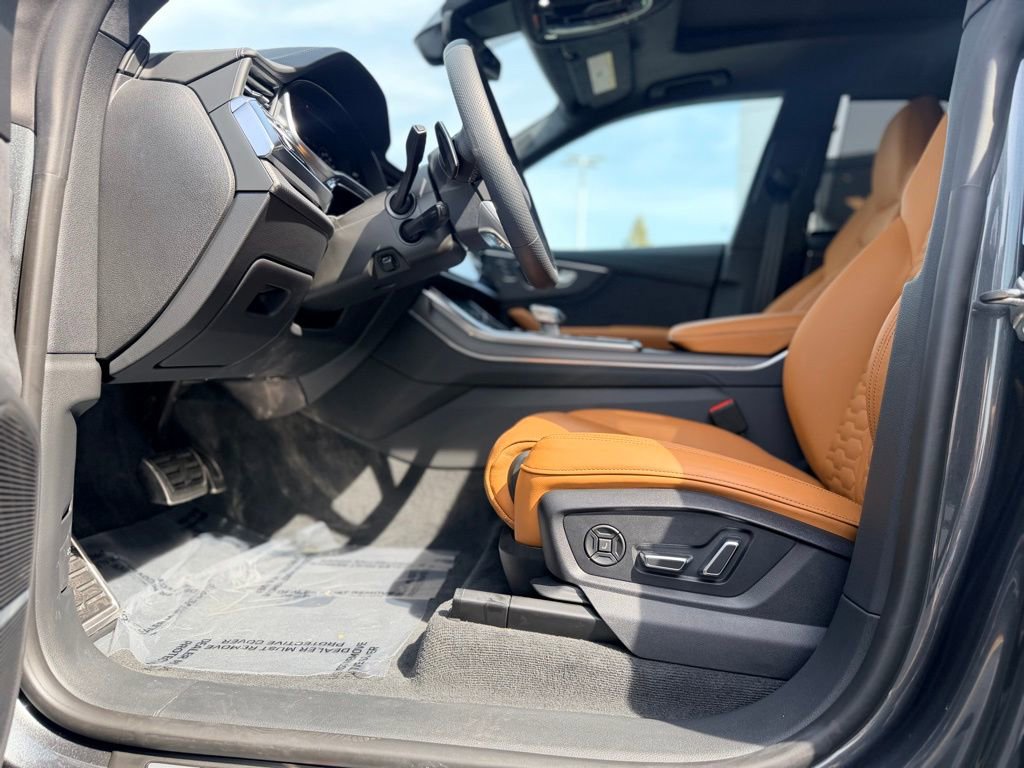 Used 2025 Audi RS Q8 performance AWD/4WD image 11