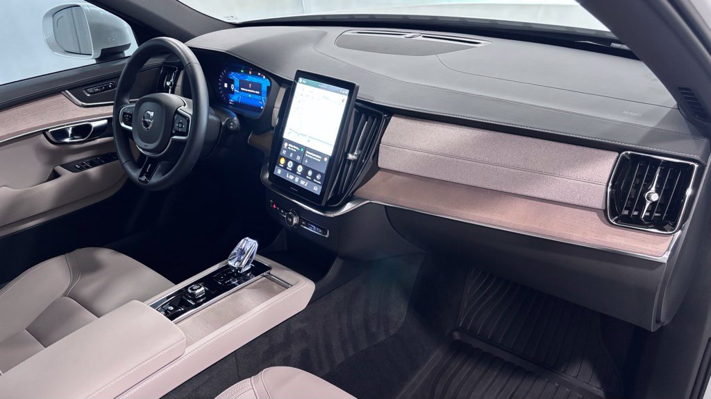 Certified 2025 Volvo XC90 B5 Core w/ Protection Package AWD/4WD image 17