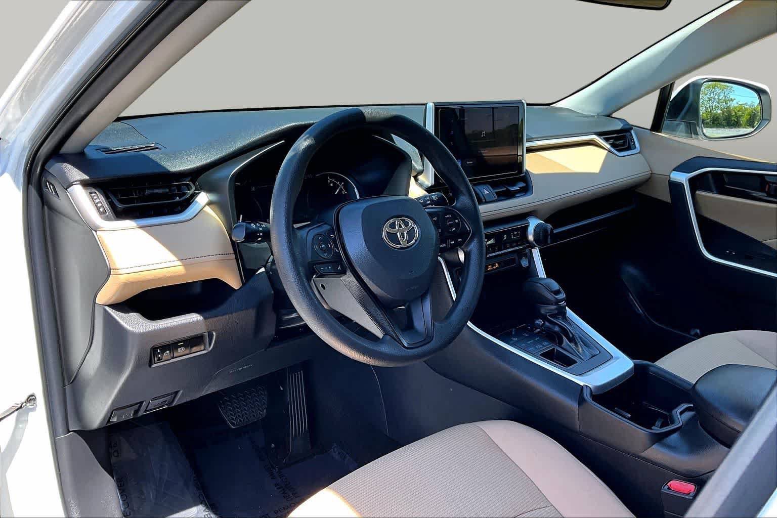Certified 2023 Toyota RAV4 LE AWD/4WD image 34