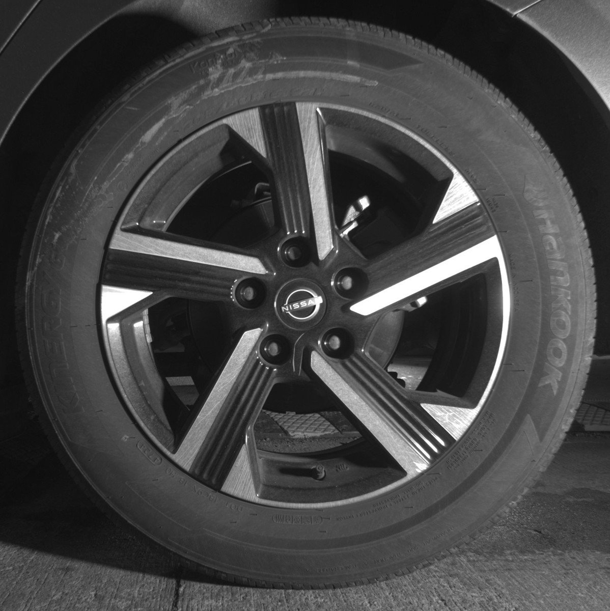 Used 2025 Nissan Sentra SV FWD image 14