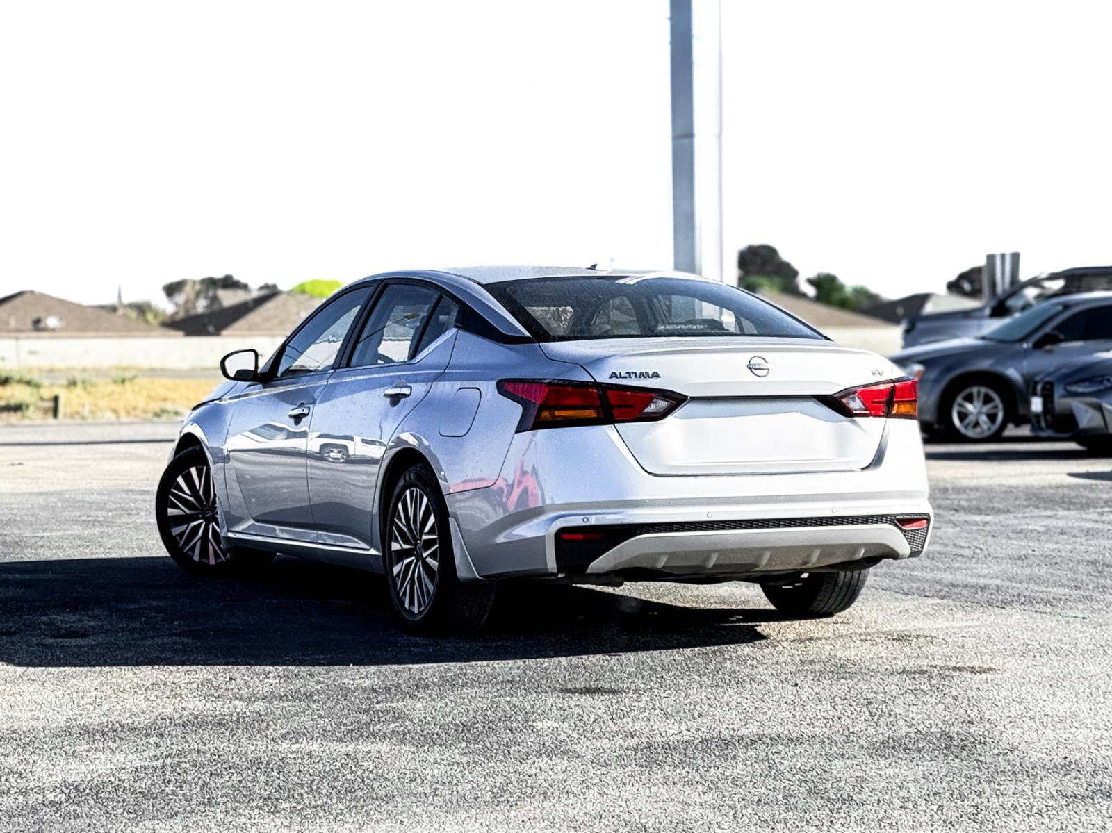 Used 2024 Nissan Altima 2.5 SV FWD image 9