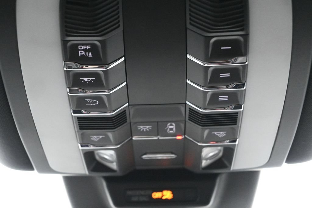 Certified 2022 Porsche Macan AWD/4WD image 25