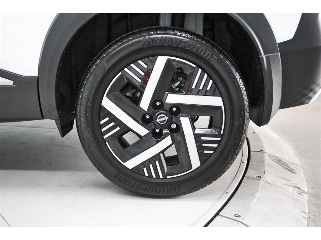 Used 2025 Nissan Kicks SV image 27