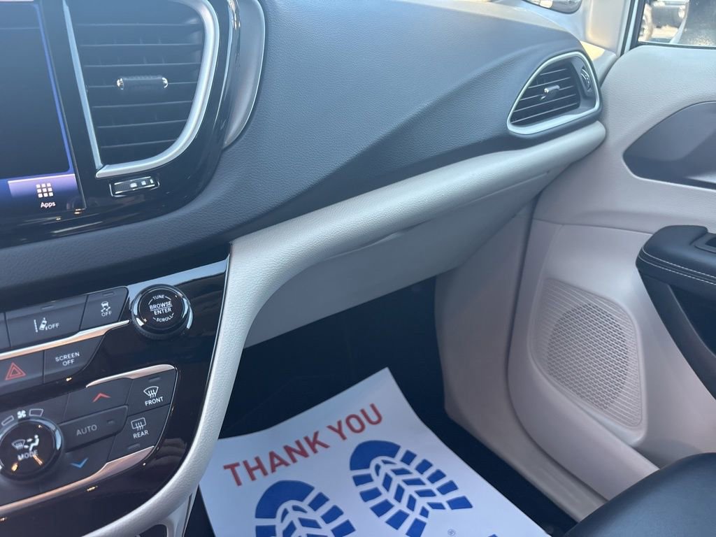 Used 2023 Chrysler Pacifica Touring-L FWD image 25