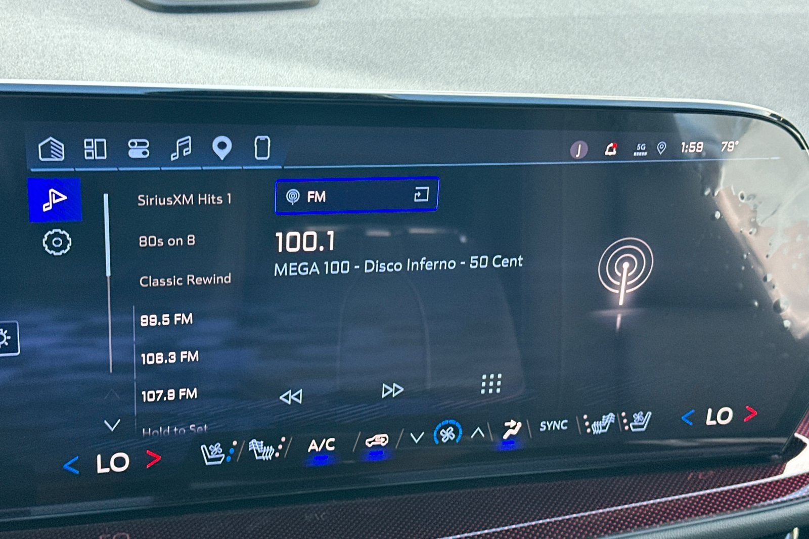 Used 2026 Chevrolet Traverse RS FWD image 19