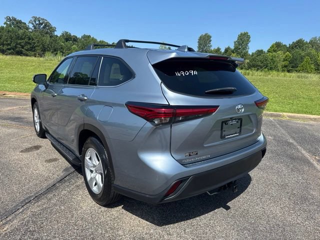 Used 2021 Toyota Highlander LE FWD image 4
