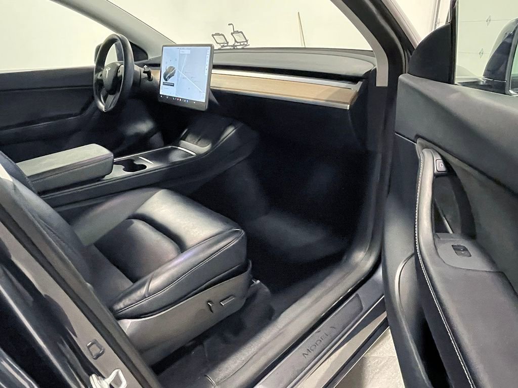 Used 2021 Tesla Model Y Long Range image 23