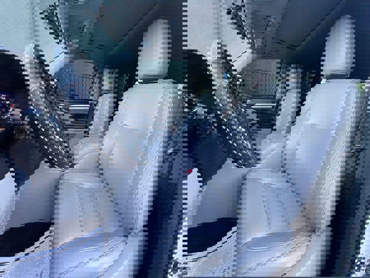 Used 2016 Toyota Highlander XLE image 10