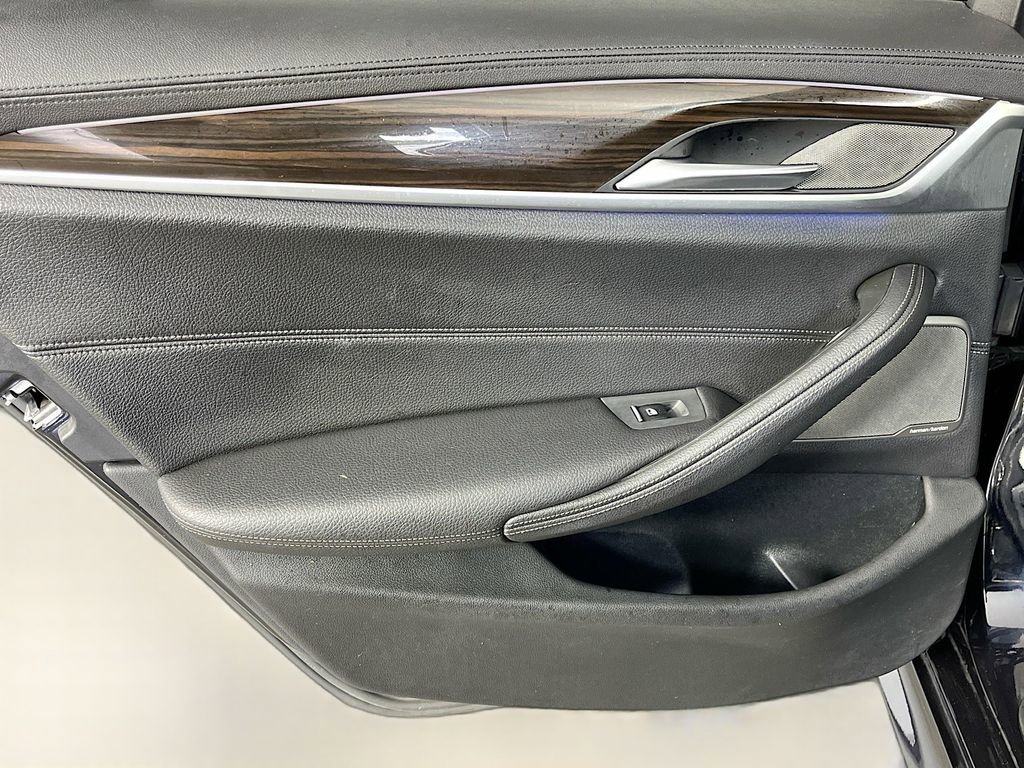 Used 2018 BMW 540i xDrive AWD/4WD image 25