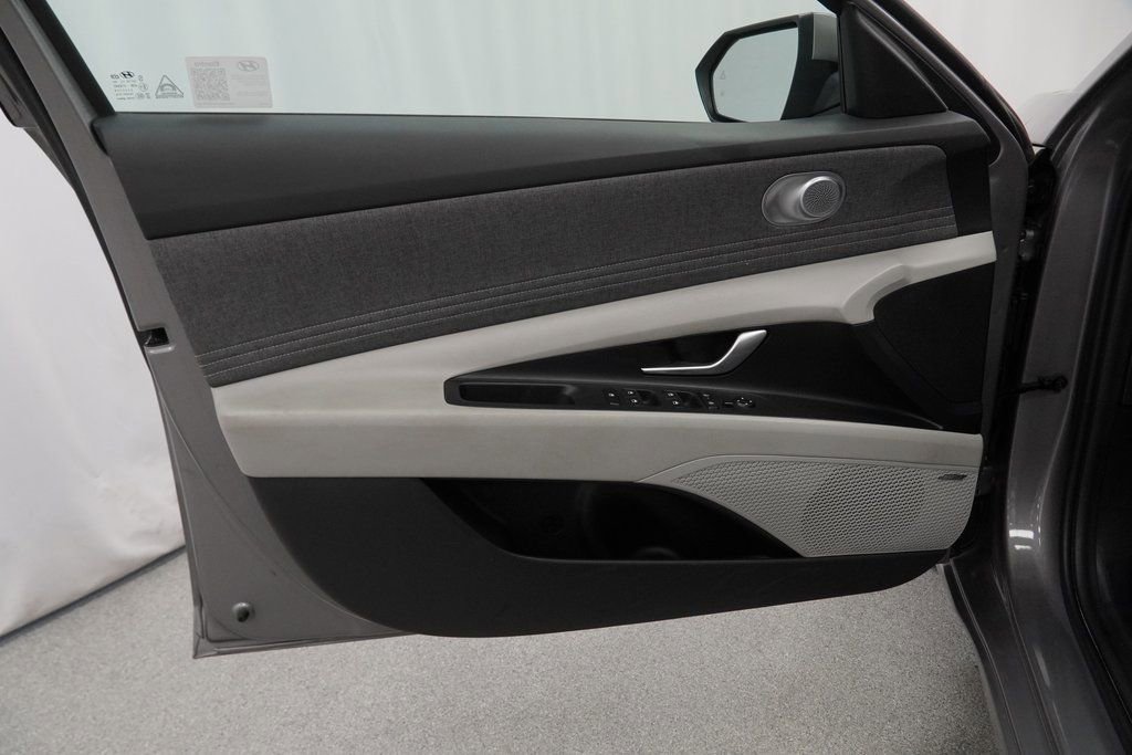 Used 2024 Hyundai Elantra Limited image 42