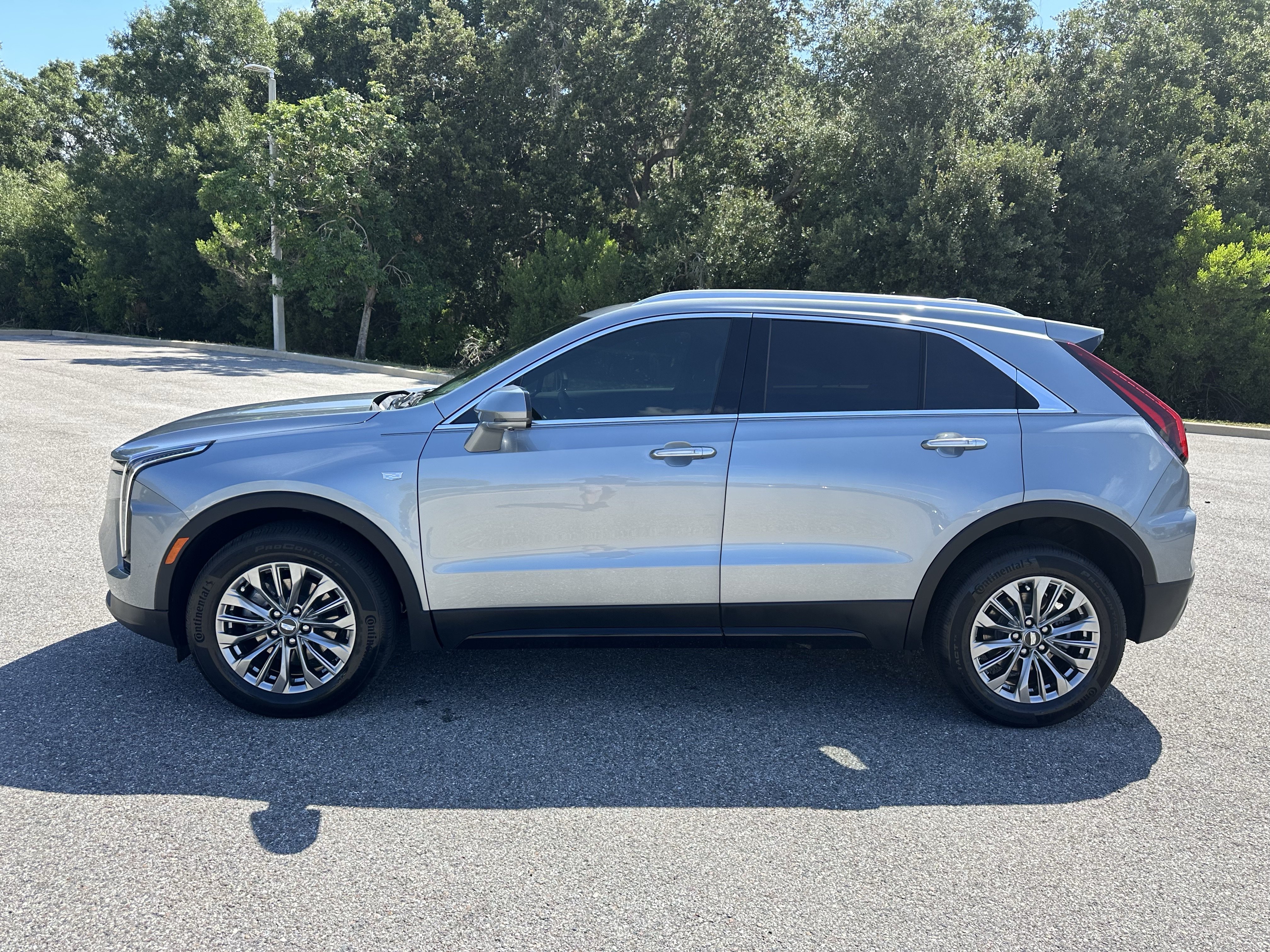 Used 2025 Cadillac XT4 Premium Luxury w/ Cold Weather Package FWD image 7