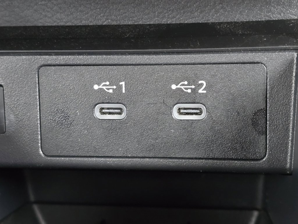 Used 2025 Nissan Kicks SR image 4