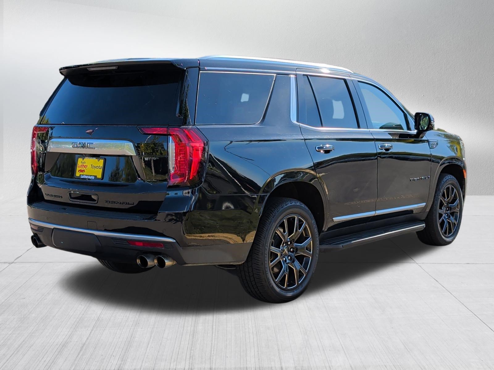 Used 2024 GMC Yukon Denali w/ Advanced Technology Package AWD/4WD image 7
