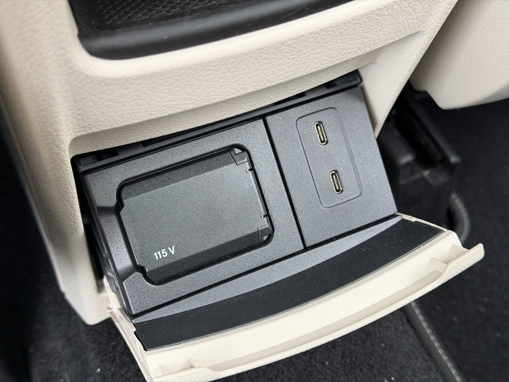 Used 2023 Mercedes-Benz GLB 250 4MATIC image 38