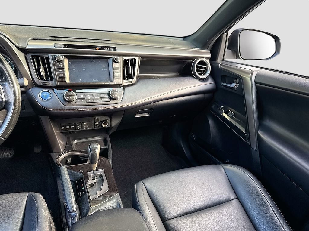 Used 2017 Toyota RAV4 SE image 24