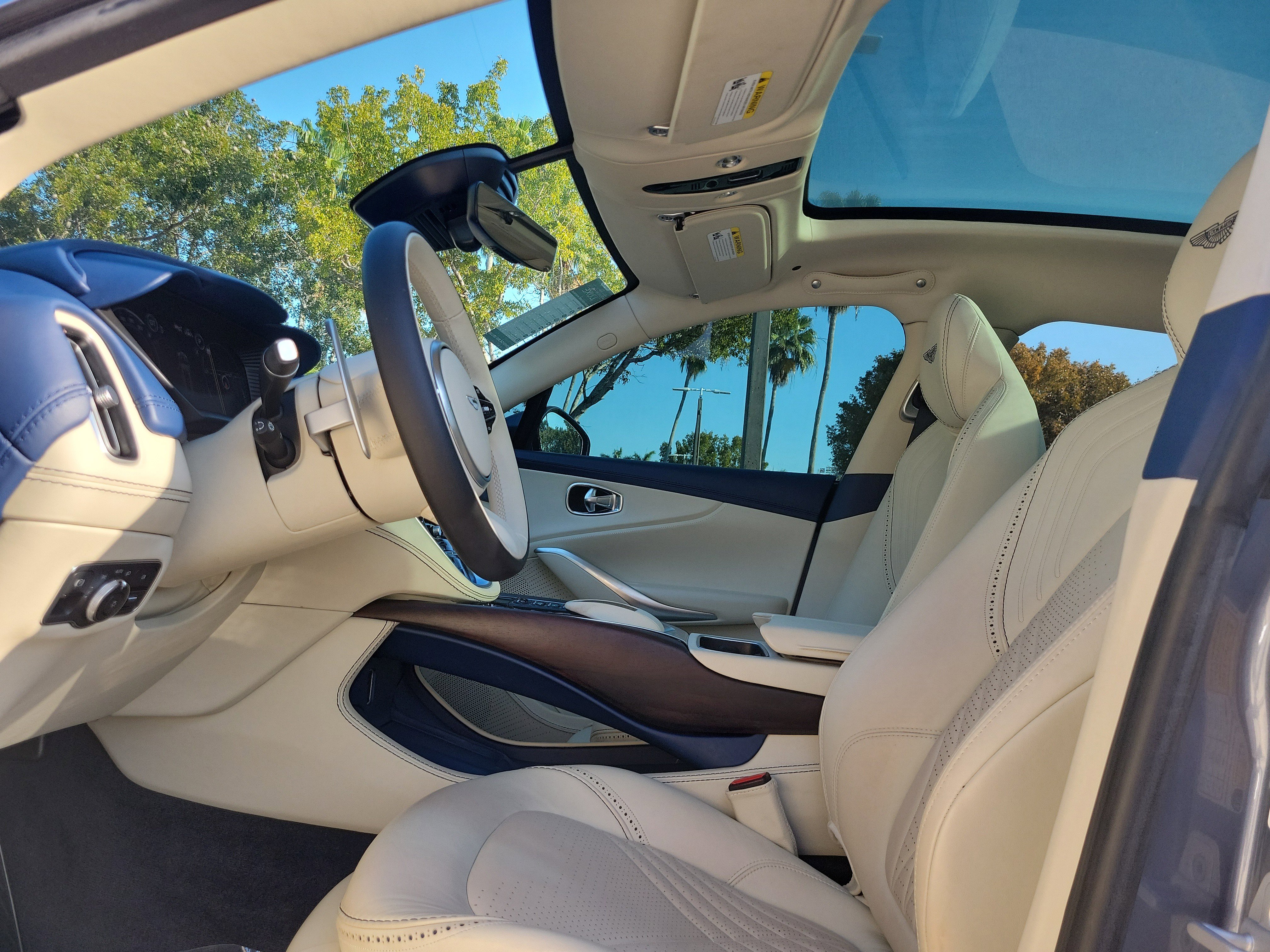 Used 2021 Aston Martin DBX image 21